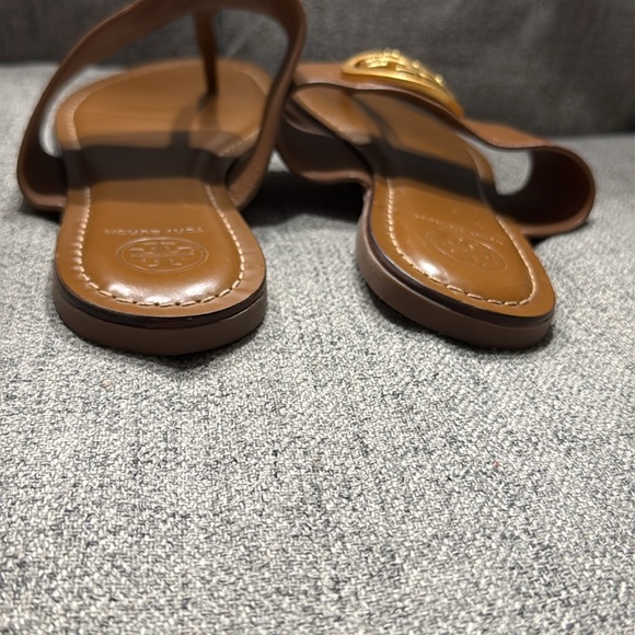 EUC Tory Burch Benton Band Calf Leather Flat
Thong Sandals - Picture 7 of 8